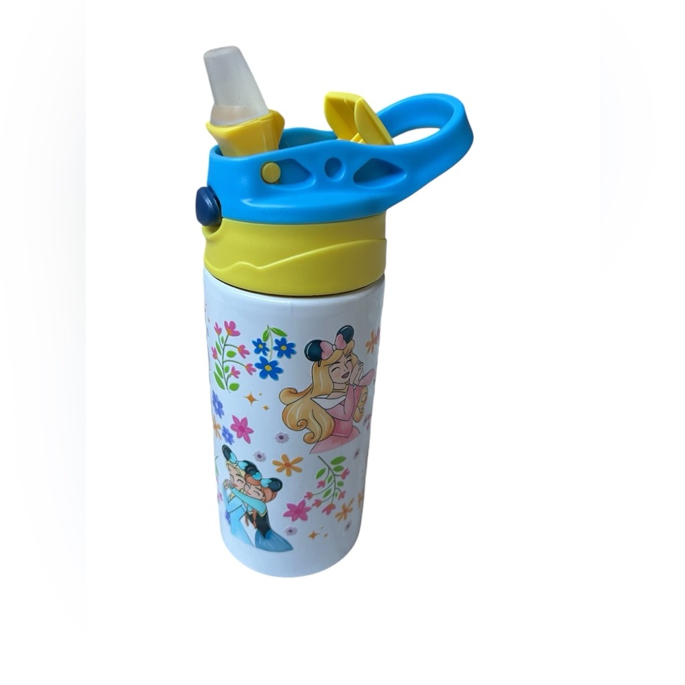 NWT Kids Water BottlE WITH DISNEY PRINCESSES